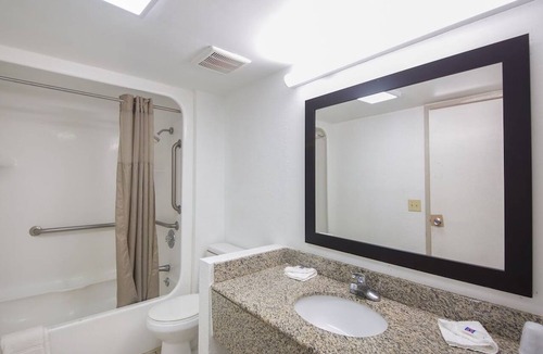 Broadmoor Hotel | OYO Hotel Baton Rouge East I-12 Louisiana
