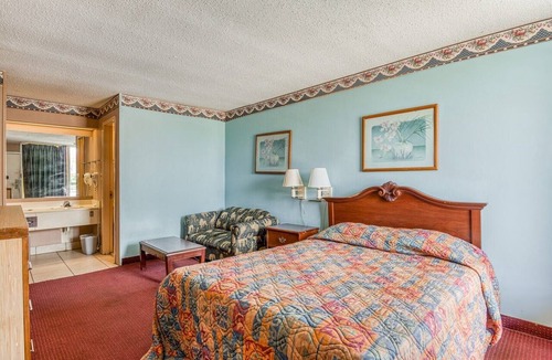Tougaloo Hotel | OYO Hotel Jackson North I-55| King Bed