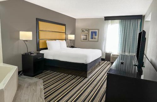 Tougaloo Hotel | OYO Townhouse Jackson - Ridgeland