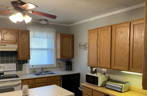Glencoe Cottage | Ozark Foothills Country Cottage w/ 4 person Hot tub