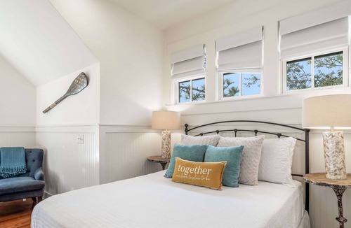 Watercolor Apartment | Packed Prime Luxury CarriageApt by Camp Watercolor