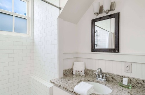 Watercolor Apartment | Packed Prime Luxury CarriageApt by Camp Watercolor