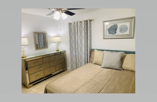 Riviera Beach House | Paley/Scuba/ 3'to beach, Rybovich/ Singer Island, V.A., Port, Dogs
