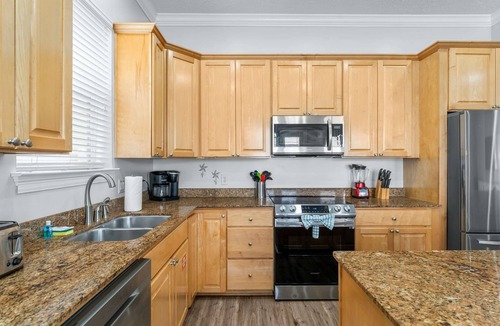 Gulf Lagoon Beach House | Palm Breeze Retreat – Sleeps 10!