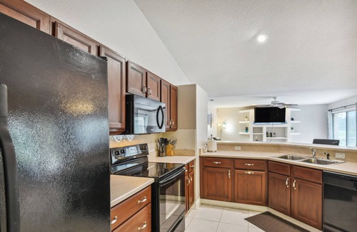 Palm Coast Cottage | Palm Coast Escape: Screened Lanai, Saltwater Pool!