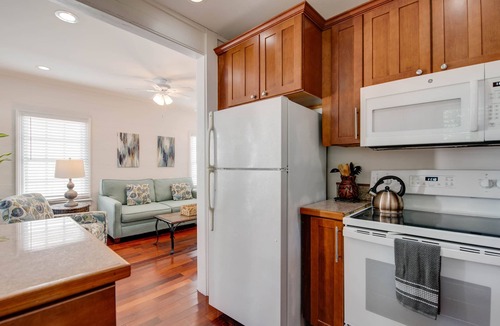 The Meadows Condo | Palm Isle: Tropical 2nd-Floor Unit, Shared Heated Pool, Near Duval St, Historic Seaport & Beaches