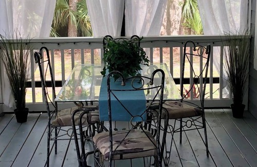 Palm Valley Cottage | Palm Valley Pool House Private little oasis with screened in Hot Tub and Pool