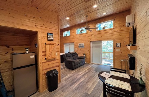 Jones Mills Cabin | Pam's Treehouse Cabin #1-A favorite treehouse right on a creek!