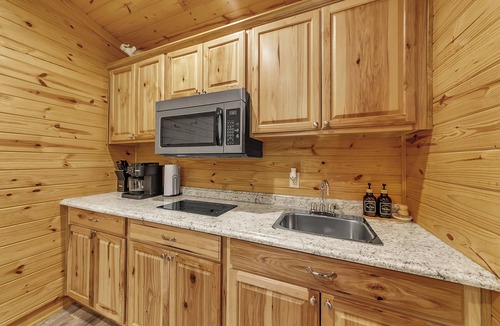 Jones Mills Cabin | Pam's Treehouse Cabin #1-A favorite treehouse right on a creek!