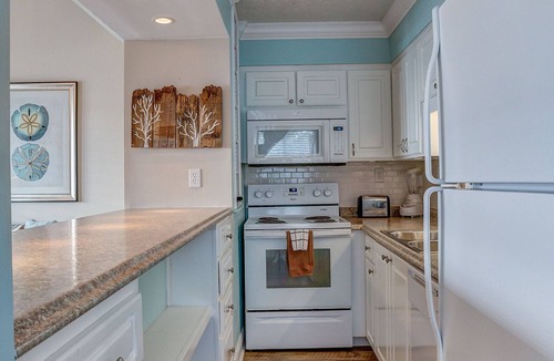 Gulf Lagoon Beach Condo | Panama Breeze! Perfect for Snowbirds! Available for November through February!