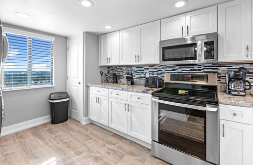 Thomas Drive Condo | Panama City Beach Front - 2BR/2BA Condo Near St Andrews State Park