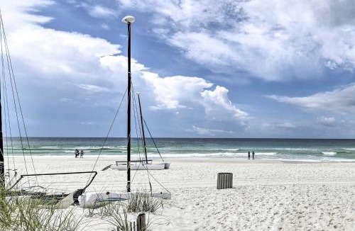 Holiday Beach Apartment | Panama City Condo with Balcony and Pool, Walk to Beach