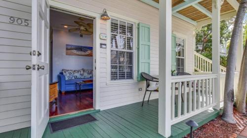 The Meadows House | Paradise Place by AvantStay Key West Old Town Condo w Shared Pool