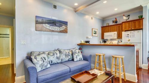 The Meadows House | Paradise Place by AvantStay Key West Old Town Condo w Shared Pool