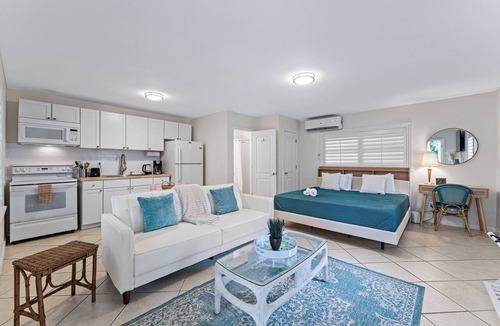 Stuart Apartment | Paradise Pocket - Unit A