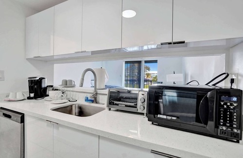 Golden Glades Apartment | Park Towers Studio Near Hard Rock Stadium