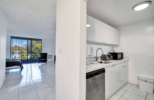Golden Glades Apartment | Park Towers Studio Near Hard Rock Stadium