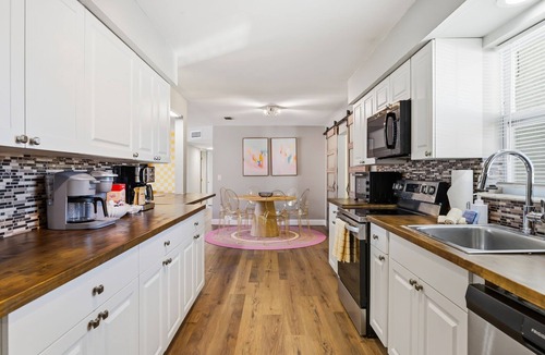 Bayshore Gardens House | Pastel Palms - Sport Court - Pool - Hot Tub - Bar