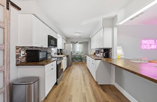 Bayshore Gardens House | Pastel Palms - Sport Court - Pool - Hot Tub - Bar