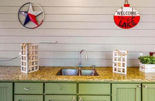 Cape Royale House | Patio Oasis w/Hot Tub! Lake Livingston Estate