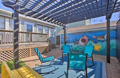 Galveston House | Patio & Pergola! Modern Cottage Near Seawall