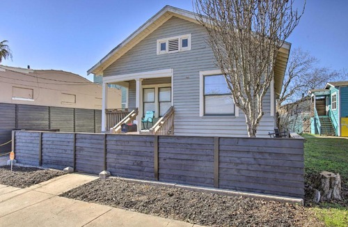 Galveston House | Patio & Pergola! Modern Cottage Near Seawall