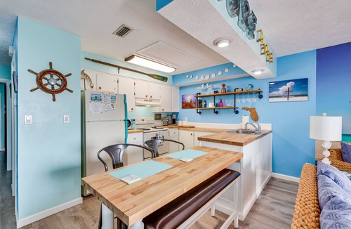 Bel Air Apartment | PCB Apt w/Balcony & Gulf Views: Walk to Beach