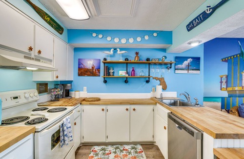 Bel Air Apartment | PCB Apt w/Balcony & Gulf Views: Walk to Beach