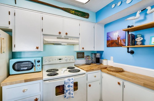 Bel Air Apartment | PCB Apt w/Balcony & Gulf Views: Walk to Beach