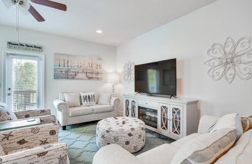 Thomas Drive House | PCB Townhome with Deck and Pool Access 3 Mi to Beach!