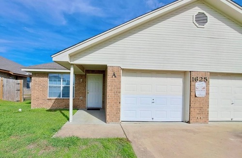 Harker Heights House | Peaceful 3-Bedroom Townhome with 1 Car Garage in Harker Heights