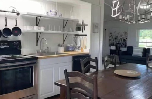 Leola Cottage | Peaceful 3-bedroom cottage. Enjoy the Silence.