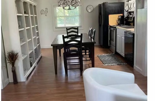 Leola Cottage | Peaceful 3-bedroom cottage. Enjoy the Silence.
