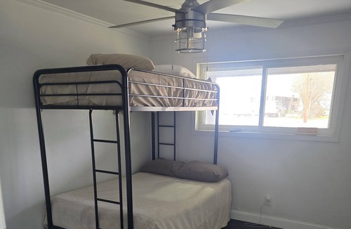 Jennings House | Peaceful 3-bedroom house with AC in charming Jennings