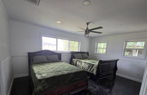 Jennings House | Peaceful 3-bedroom house with AC in charming Jennings