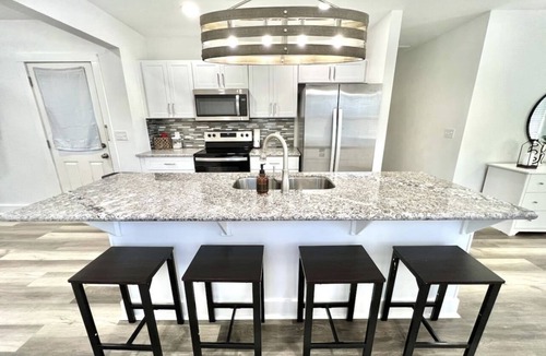 Navy Point House | Peaceful 3 Bedroom Pensacola Get Away-2 mins from NAS Pensacola