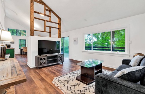 Sewanee House | Peaceful Bluff Bungalow in The Woods