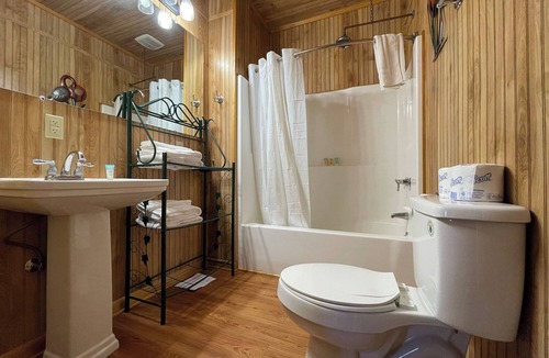 Zwolle Cabin | Peaceful Cabin with Full Kitchen, Vaulted Ceilings & Pond View Porch