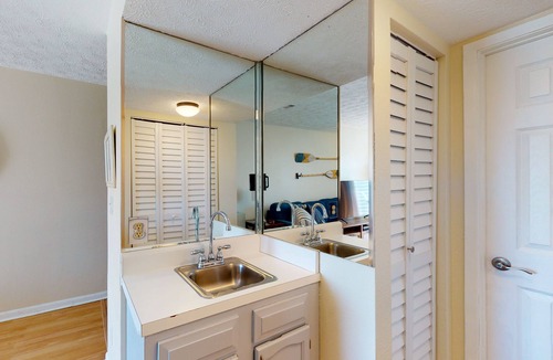 El Centro Beach House | Peaceful Coastal Getaway Near the Beach W/ Full Kitchen, Private Patio & WiFi!