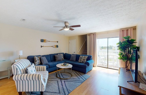 El Centro Beach House | Peaceful Coastal Getaway Near the Beach W/ Full Kitchen, Private Patio & WiFi!