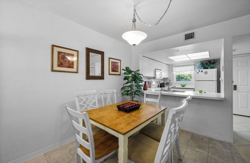 Marco Island Condo | Peaceful condo w/pool across from South Beach