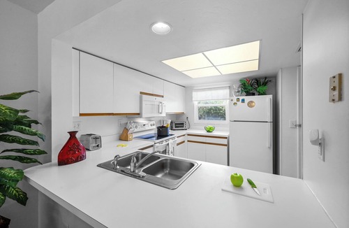 Marco Island Condo | Peaceful condo w/pool across from South Beach