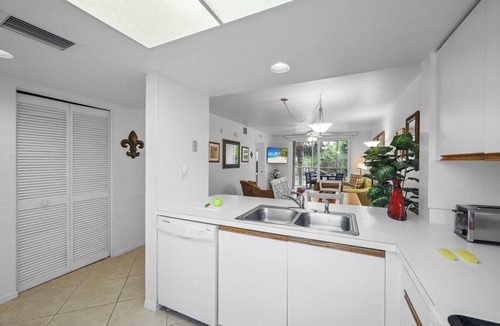 Marco Island Condo | Peaceful condo w/pool across from South Beach