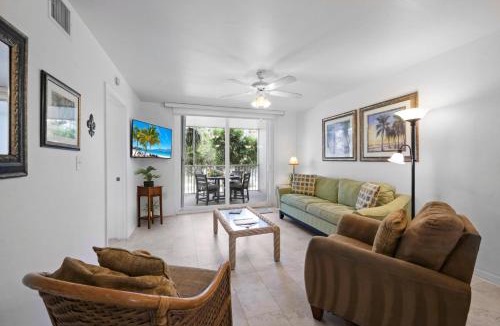 Marco Island House | Peaceful condo with pool across from South Beach
