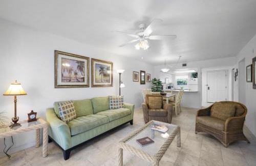 Marco Island House | Peaceful condo with pool across from South Beach