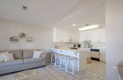 Summer Breeze Condo | Peaceful Gated Resort-4 Min Walk To Beach! Snowbirds Welcome!
