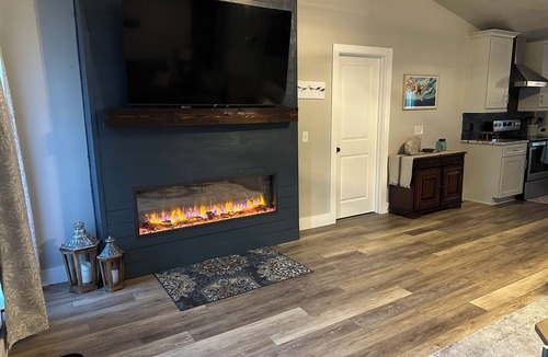 Milton House | Peaceful Home Away From Home! 20 minutes from the beach! Quiet neighborhood!