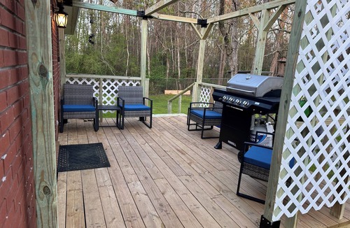 Milton House | Peaceful Home Away From Home! 20 minutes from the beach! Quiet neighborhood!