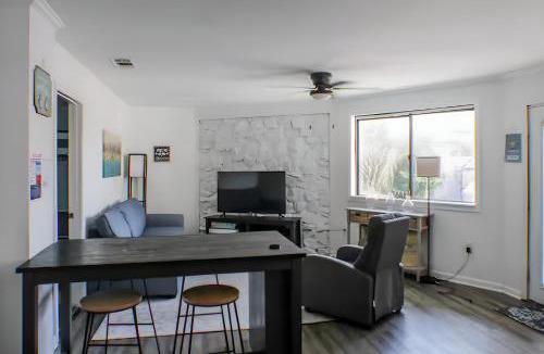 Bel Air House | Peaceful Lydia Hide-O-Way - Unwind Near Beach, Breakfast, Spa & Go-Karts!