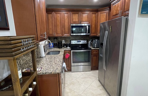 Country Club Park House | Peaceful neighborhood - Families & Work Stays